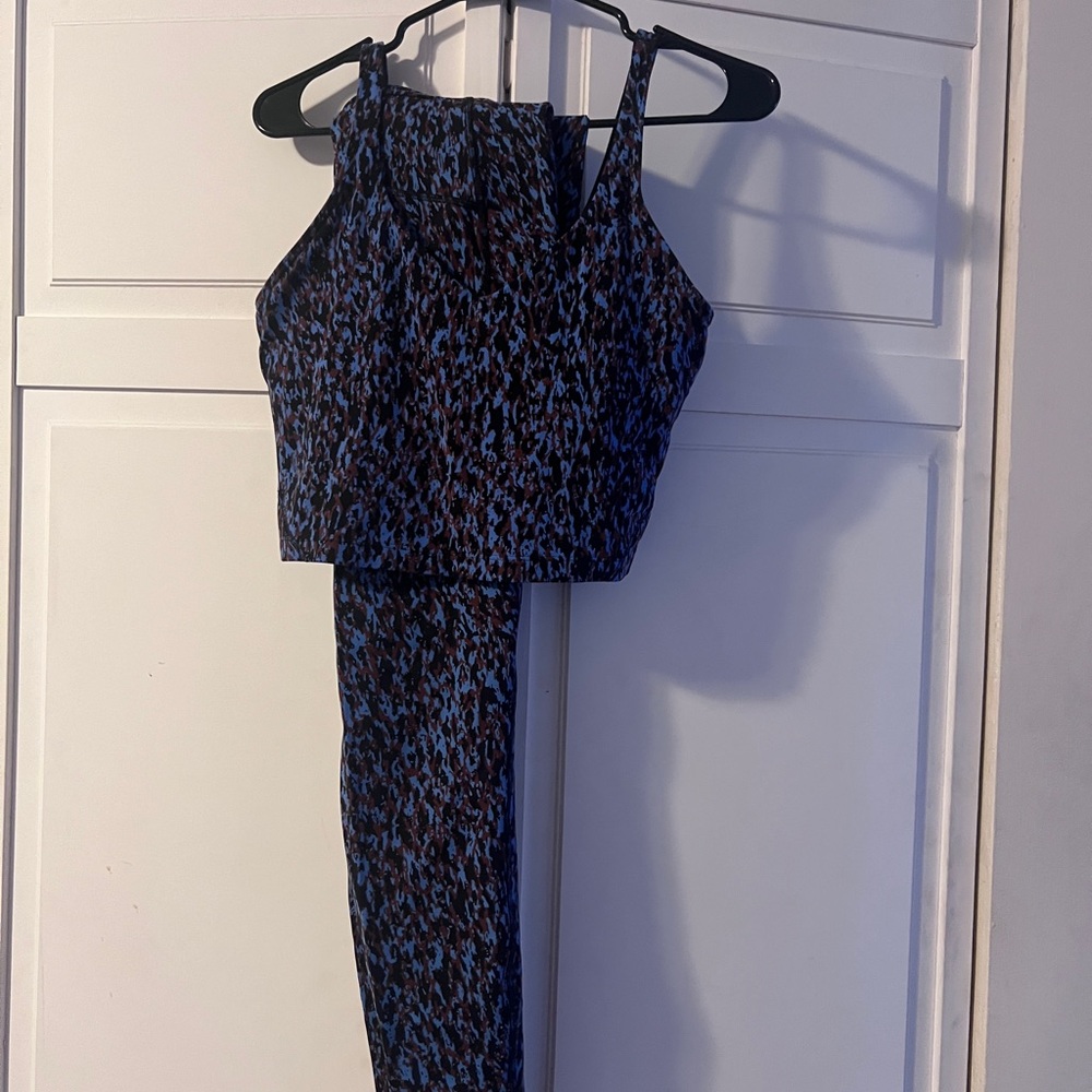 Lululemon set: blue animal print sports bra (med) with pants (8) - Picture 7 of 7